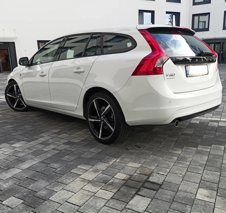 Volvo V60 cena 46900 przebieg: 227000, rok produkcji 2015 z Kraków małe 191